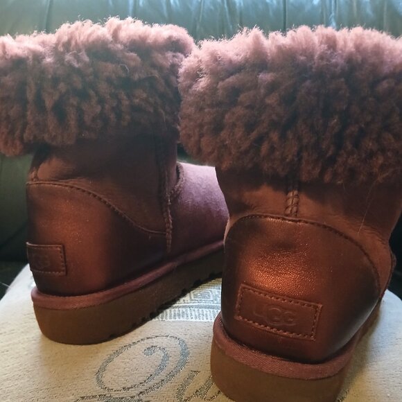 *Rare* UGG Women's Classic Short II Metallic Boots - Picture 3 of 14